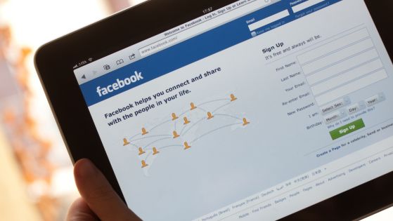 Difference between Facebook pages and groups